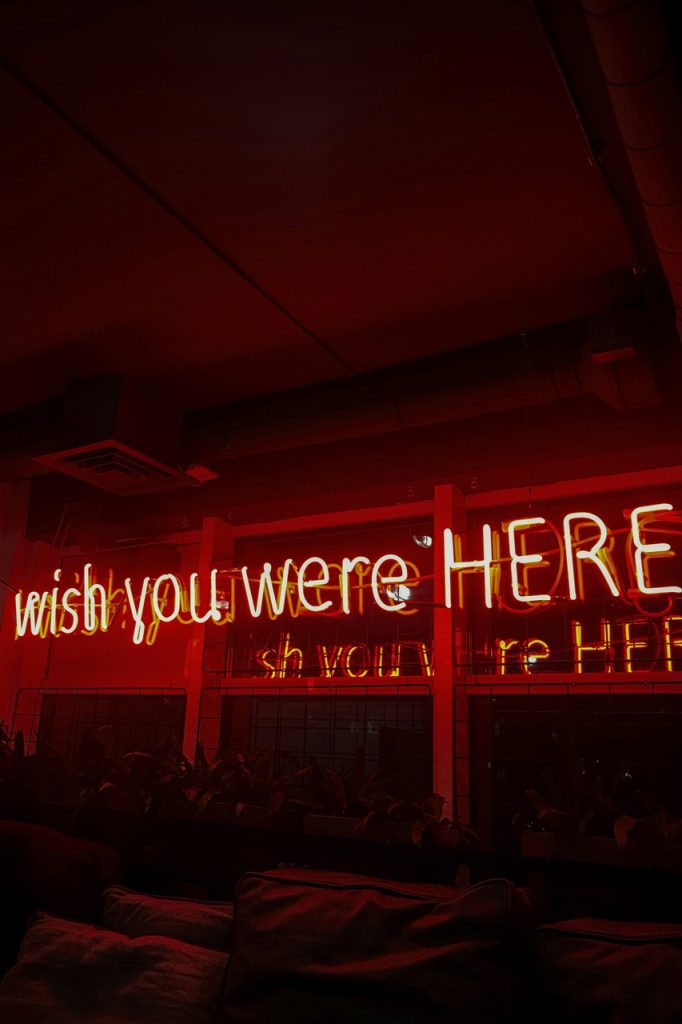 Cinquant’anni dopo, Wish You Were Here è ancora altrove 1 angelina shulzhenko dnKNibDlVfg unsplash