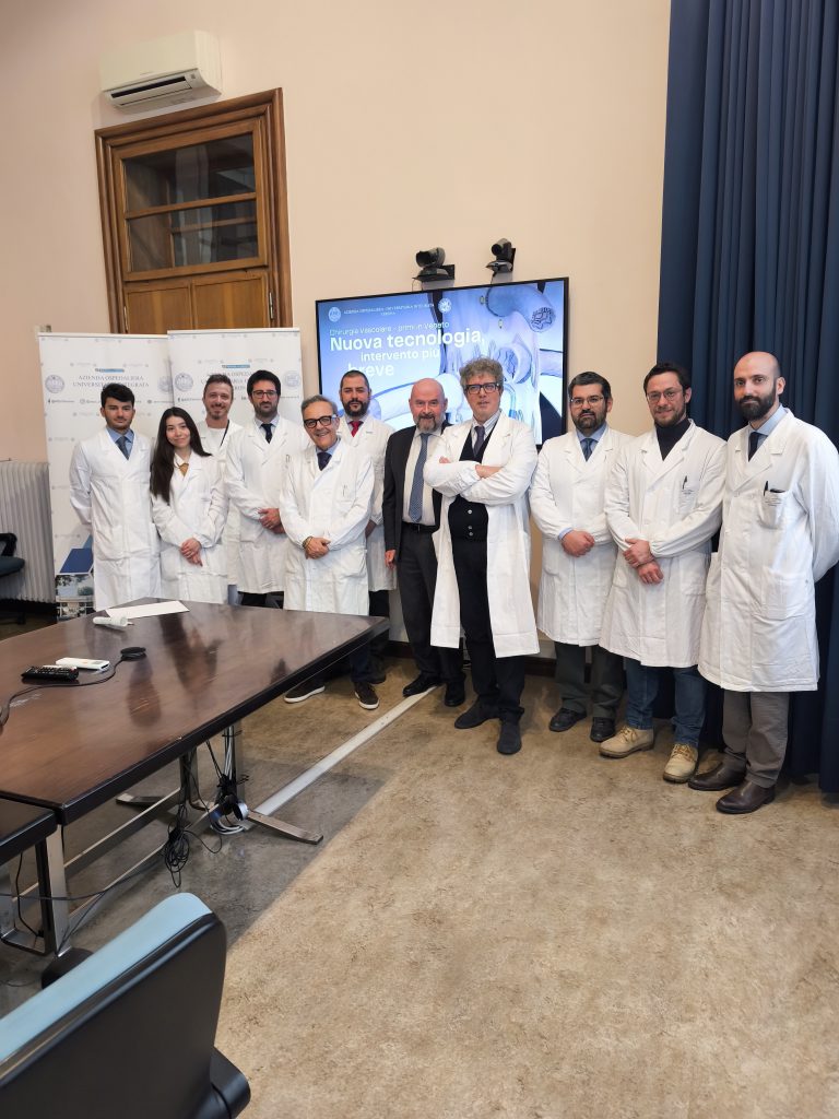 Chirurgia vascolare.10 anni di attività e migliaia di interventi 1 da sinistra Grosso Landaverde Mezzetto Scorsone Veraldi Criscenti Bravi Gottin Macri Abatucci e Abruzzino