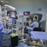 Urologi, nefrologi e chirurghi trapiantisti per un intervento minivasivo al rene. Eseguito il primo trapianto di rene interamente robotico del Veneto.