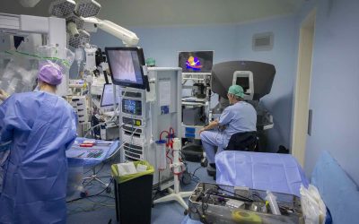 Urologi, nefrologi e chirurghi trapiantisti per un intervento minivasivo al rene. Eseguito il primo trapianto di rene interamente robotico del Veneto.