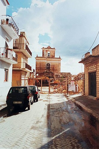 Spigolature bibliografiche niscemesi 1 330px Chiesa Sante Croci Niscemi dopo la frana