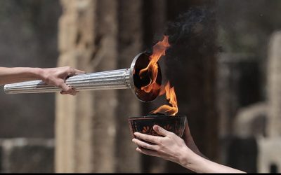 La fiamma olimpica accende piazza Bra