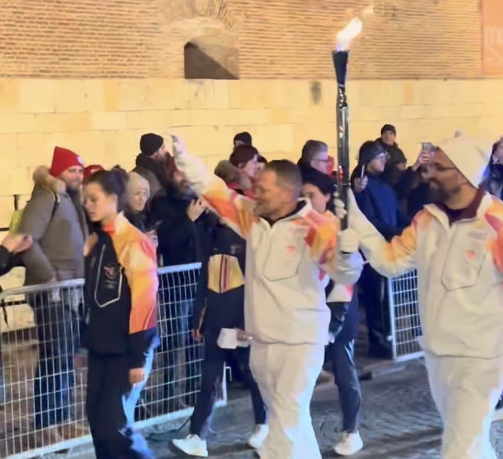 Verona accende la Fiamma Olimpica 3 Una Verona di Pace accende la Fiamma