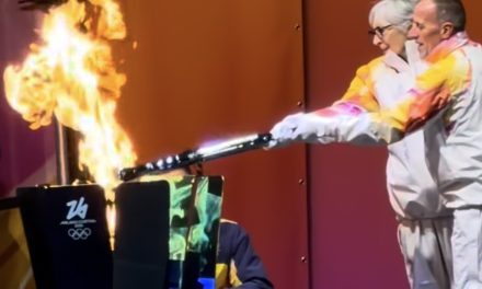 La fiaccola illumina una discriminazione anti-olimpica