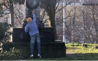 Imbratta un monumento storico, fermato sui Bastioni