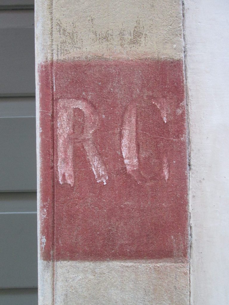 Tracce superstiti di guerra in città. Indicazioni di rifugi antiaerei 5 Rifugio Casalingo in vicolo Cavalletto. 2