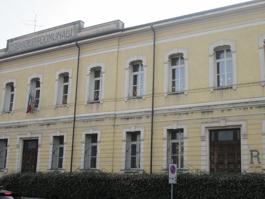 Tracce superstiti di guerra in città. Indicazioni di rifugi antiaerei 4 Tracce di guerra in città. Indicazioni di rifugi antiaerei