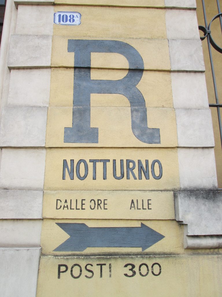 Tracce superstiti di guerra in città. Indicazioni di rifugi antiaerei 3 Rifugio scuola De Amicis. 3