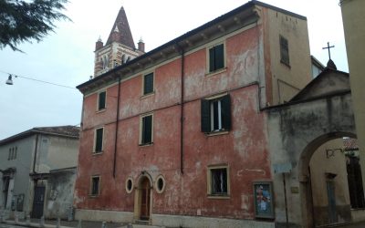 Santissima Trinità. Note negative all’esterno