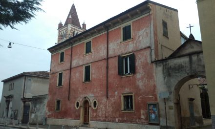 Santissima Trinità. Note negative all’esterno