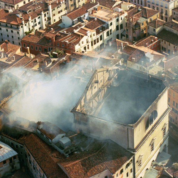 Imbarazzante concerto di Capodanno alla Fenice di Venezia 1 Teatro La Fenice rogo 1996