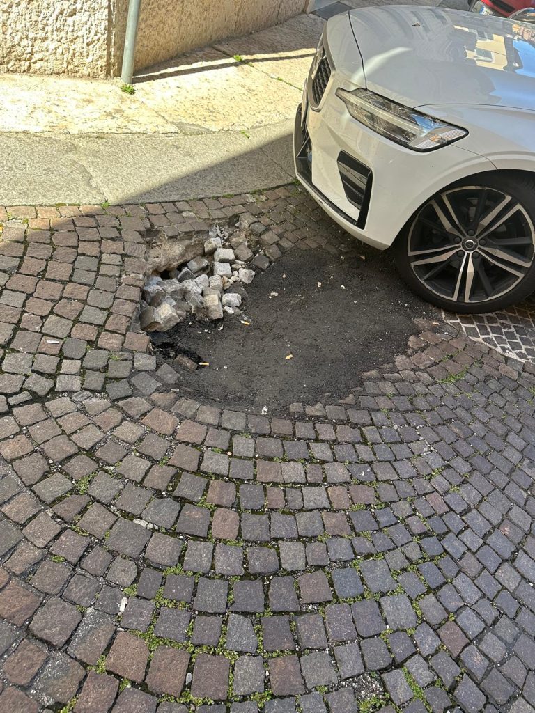 Giunta: 1,1 milioni di euro per sistemare le strade 2 buche copia