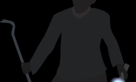 Rapina in villa. Uccide il ladro per legittima difesa