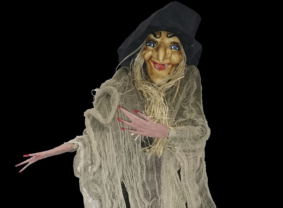 Niente 'Brusa la Vecia' in Bra. Si accendono sedie col vapore acqueo 1 epiphany 1120456 1280