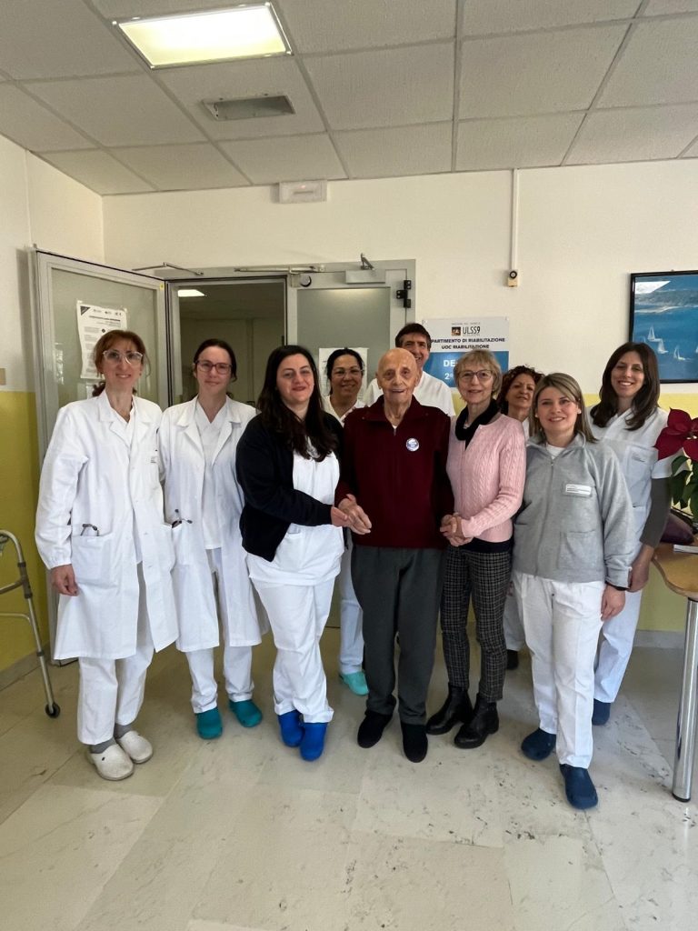 A 102 anni dimesso dopo un brillante percorso post-operatorio 1 foto di gruppo Riabilitazione Marzana