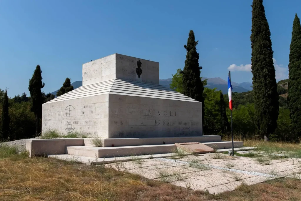 A Rivoli nacque il mito di Napoleone 4 monumenti napoleonico a cura di dan tiberiu banoi 111743