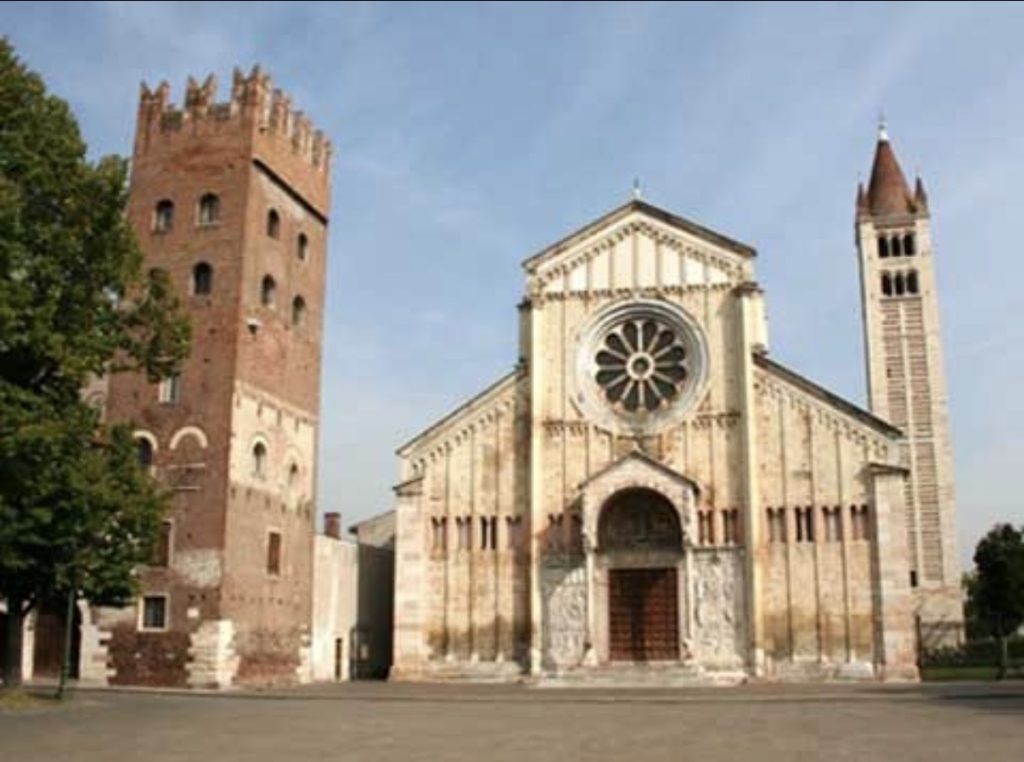 San Zeno, Tosi attacca il progetto di pedonalizzazione: “A rischio socialità e commercio” 1 Basilica di San Zeno a Verona, vista frontale della facciata e della piazza