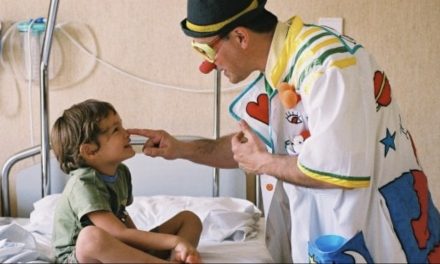 Il sorriso che cura, torna il corso per volontari clown in corsia