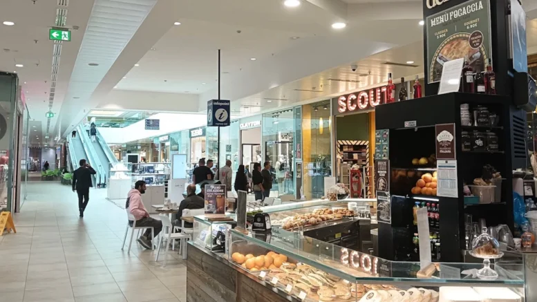 Terrore al Grand’Affi: rapina a mano armata con ostaggi alla gioielleria Valenza 1 Immagine 11 02 26 22.25 777x437 1