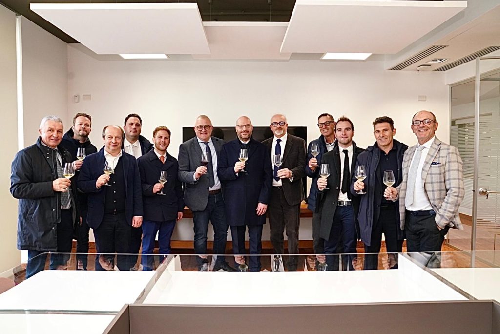 Lorenzo Fontana visita la Cantina Cadis 1898 1 PHOTO 2026 02 08 20 09 56