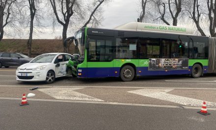 Incidente in via Torbido. Un ferito. Traffico in tilt