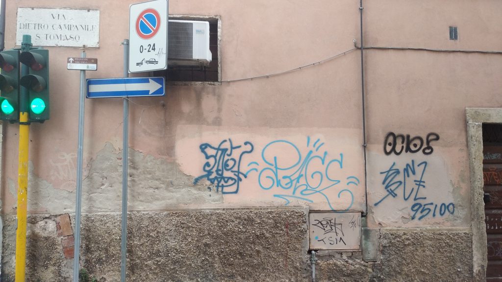 Negligente andazzo all’ombra di S.Tomaso Cantuariense 2 Via dietro campanile S. Tomaso. 1