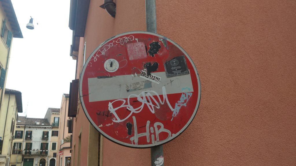 Negligente andazzo all’ombra di S.Tomaso Cantuariense 5 Via dietro campanile S. Tomaso. 12