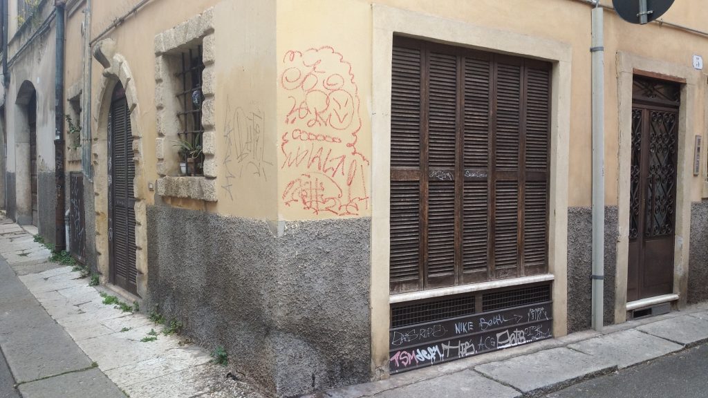 Negligente andazzo all’ombra di S.Tomaso Cantuariense 6 Via dietro campanile S. Tomaso. 14