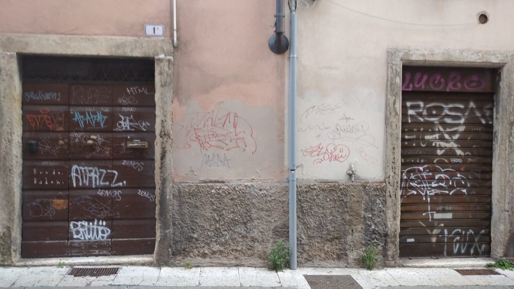 Negligente andazzo all’ombra di S.Tomaso Cantuariense 3 Via dietro campanile S. Tomaso. 5