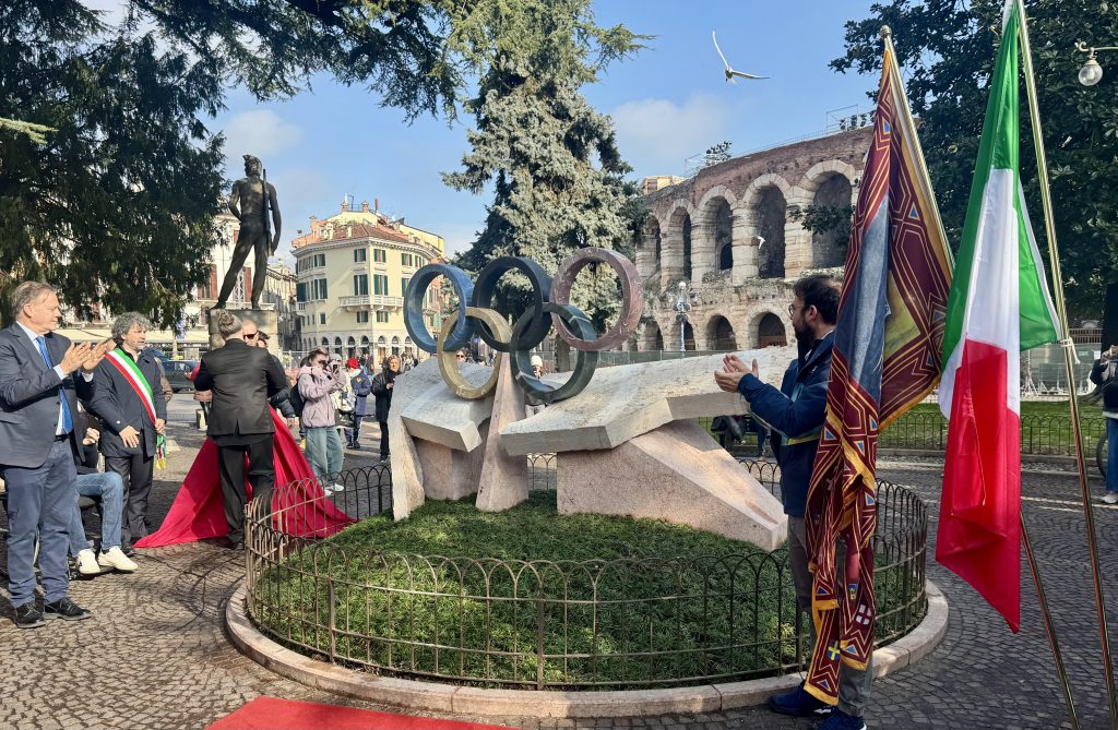 Verona olimpica: inaugurata la scultura in marmo Rosso Verona 2 image00006 1