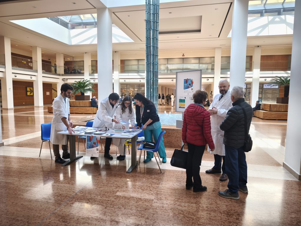 Le malattie renali più comuni di quel che si pensa 2 I medici e specializzandi di Nefrologia al punto informativo 1