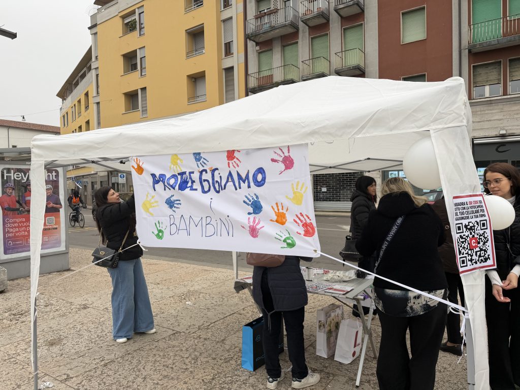 Videosorveglianza nelle scuole, famiglie in piazza 3 IMG 2976