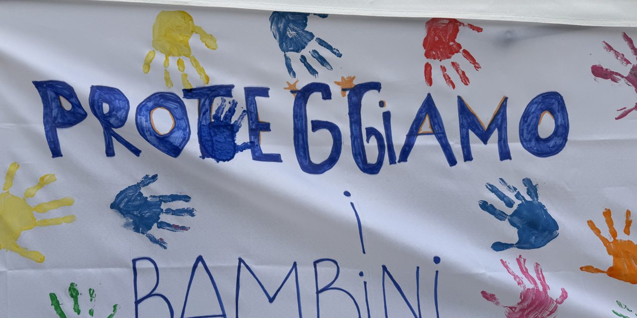 Videosorveglianza nelle scuole, famiglie in piazza