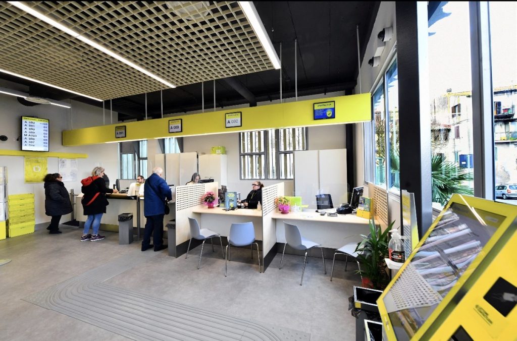 Passaporti, Colà di Lazise record di richieste all’ufficio postale 1 Passaporti, Colà di Lazise record di richieste all’ufficio postale