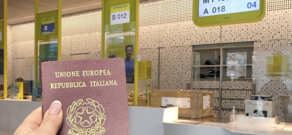 Passaporti, Colà di Lazise record di richieste all’ufficio postale 4 Passaporti, Colà di Lazise record di richieste all’ufficio postale