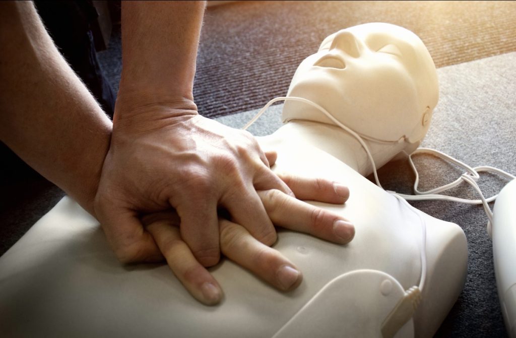 Un defibrillatore in piazza Duomo, Pescantina investe sulla sicurezza 2 Un defibrillatore in piazza Duomo, Pescantina investe sulla sicurezza