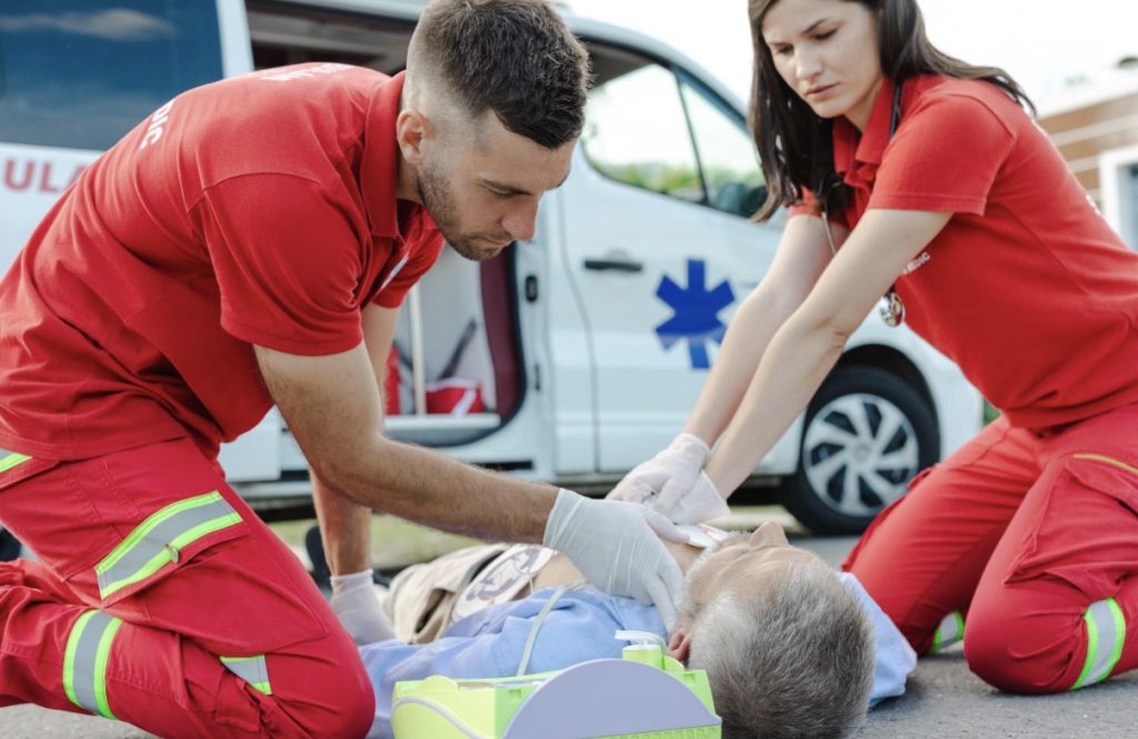 Un defibrillatore in piazza Duomo, Pescantina investe sulla sicurezza 3 Un defibrillatore in piazza Duomo, Pescantina investe sulla sicurezza