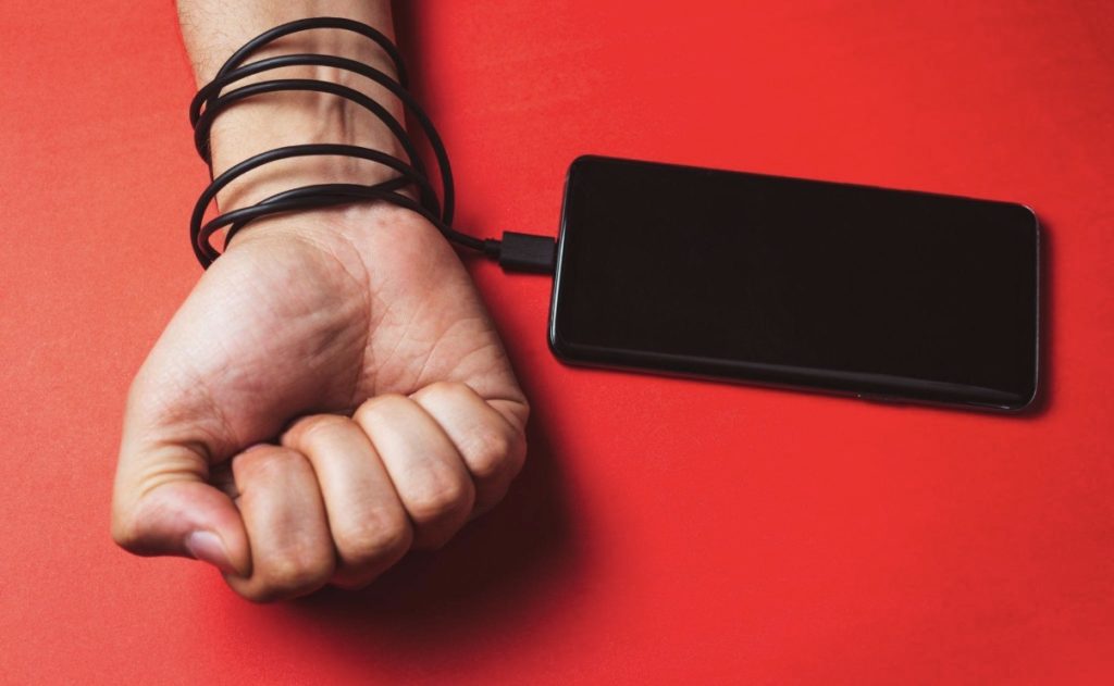 Minori e Social: torna il nodo delle regole 2 Minori e Social: torna il nodo delle regole