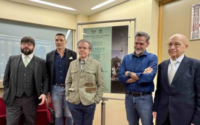 Falstaff torna al Filarmonico: l’ultimo capolavoro di Verdi tra ironia e contemporaneità