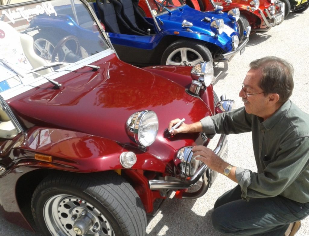 La vicenda di Mario Zodiaco, geniale inventore e sfortunato innovatore. 3 P.54 Mario Zodiaco autografa le Buggies 1 1