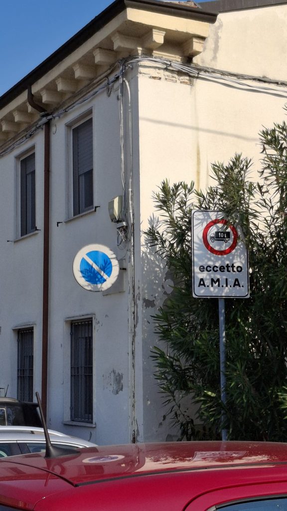 Quei Tir nel centro di Montorio 2 PHOTO 2026 03 23 16 02 06