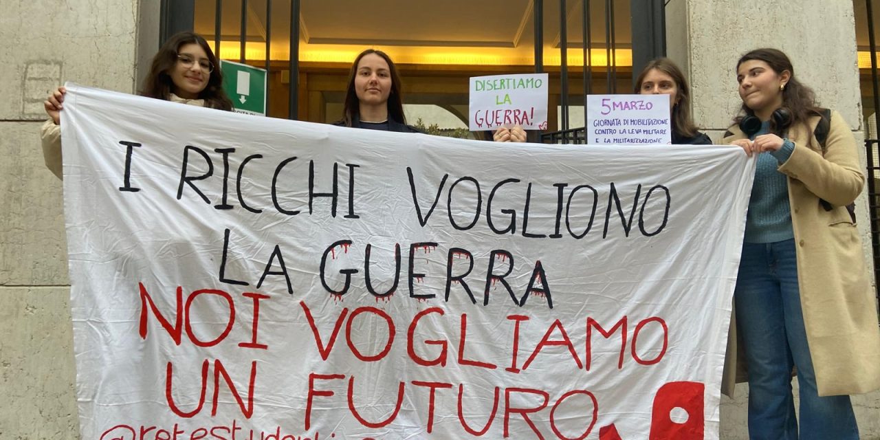 Gli studenti contro il riarmo e la guerra