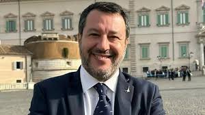 Salvini contestato ai funerali di Bossi a Pontida 1 salvini