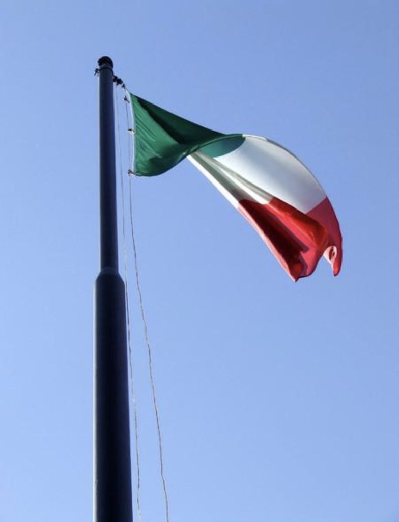 Tricolore e seggi, il via libera 1 Tricolore e seggi, il via libera