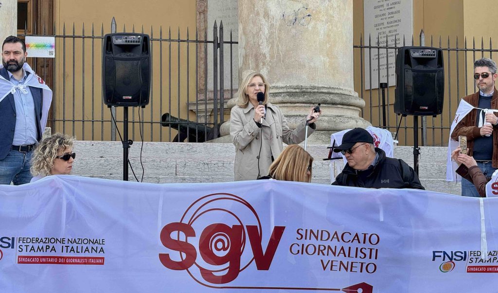 Giornalisti in piazza a Verona. Contratto fermo da 10 anni 2 IMG 4397