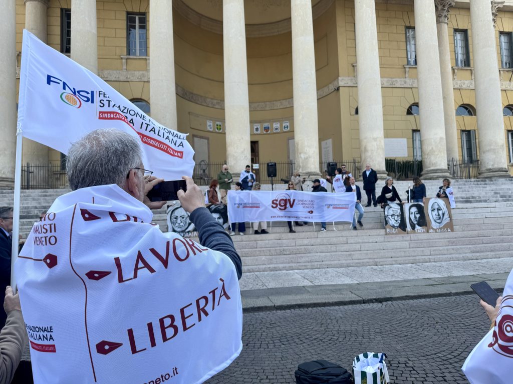 Giornalisti in piazza a Verona. Contratto fermo da 10 anni 1 IMG 4398