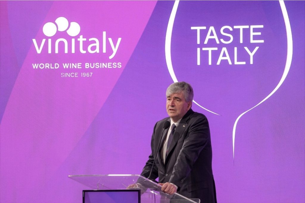 Vinitaly, l’inaugurazione guarda oltre Verona: export e nuovi mercati al centro 4 Vinitaly, l’inaugurazione guarda oltre Verona