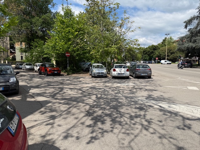 Ex distributore di via Mameli. Che fare? 2 IMG 8082