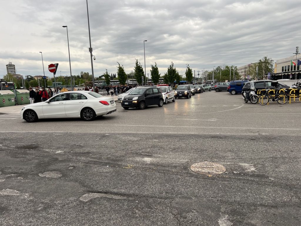 Code infinite per arrivare alla stazione Porta Nuova 3 IMG 8563