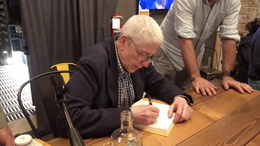 Il mondo delle banche indagato da Mario Giordano 2 Mario Giordano in birreria. 17